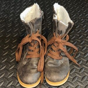 Cozy Lace-Up Shearling Boots in Brown